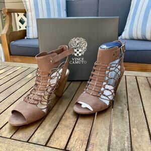 NIB VINCE CAMUTO Evel Caged Gladiator Sandal Stack Heel Nubuck Brown, Size 9